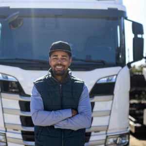 capacité de transport plus de 3t5 - chauffeur devant camion - partners formation
